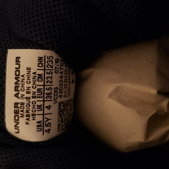 Super cool 😎 blue and yellow UnderArmour Stephen Curry shoes with laces. - Picture 5 of 5